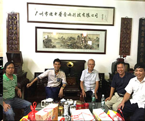 僑洋實業環形變壓器團隊到迪士*交流學習