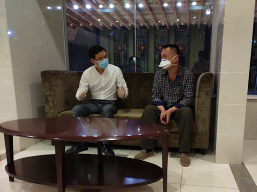 中國駐塞拉利昂大使胡張良看望韓文濤