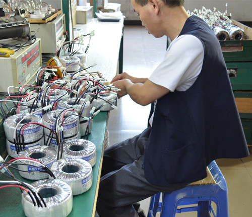 環形變壓器中的聚脂膠帶起到什么作用？